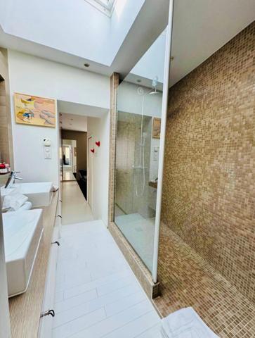 LA ROCHE SUR YON (85) - PENTAGONE - MAISON DE CARACTERE BOURREE DE CHARME AVEC PISCINE ET JARDIN CLOS