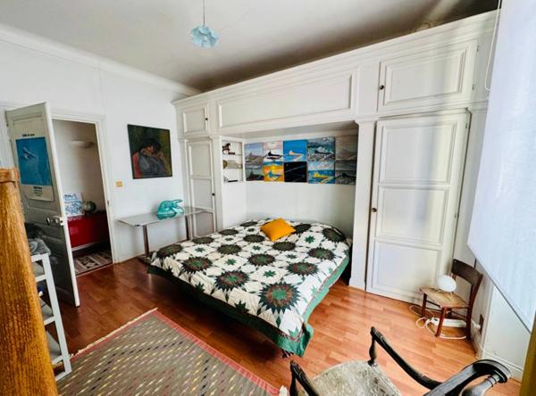 LA ROCHE SUR YON (85) - PENTAGONE - MAISON DE CARACTERE BOURREE DE CHARME AVEC PISCINE ET JARDIN CLOS