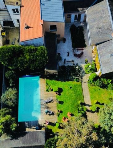 LA ROCHE SUR YON (85) - PENTAGONE - MAISON DE CARACTERE BOURREE DE CHARME AVEC PISCINE ET JARDIN CLOS