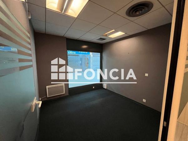 Location Local commercial 4 pièces 135.5 m² - CTRE CIAL DE LA CROIX VERTE 1 Saint Germain Les Corbei 91250