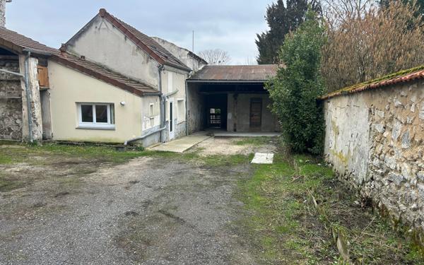 Immeuble à vendre    9 pièces • 197 m2 Étrépilly