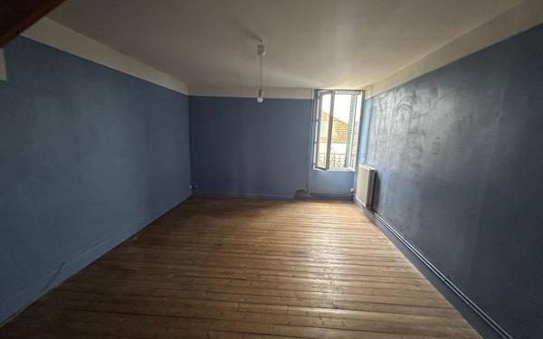 Immeuble à vendre    9 pièces • 197 m2 Étrépilly