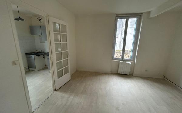 Immeuble à vendre    9 pièces • 197 m2 Étrépilly