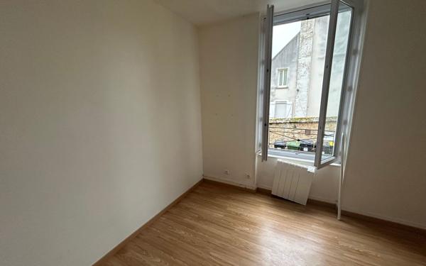 Immeuble à vendre    9 pièces • 197 m2 Étrépilly