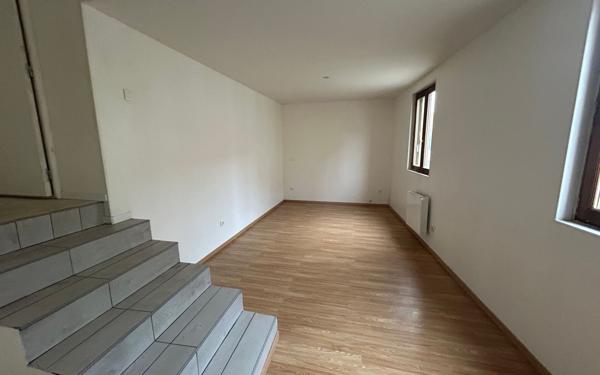 Immeuble à vendre    9 pièces • 197 m2 Étrépilly