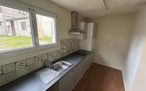 Immeuble à vendre    9 pièces • 197 m2 Étrépilly