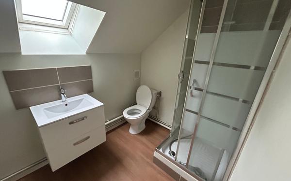 Immeuble à vendre    9 pièces • 197 m2 Étrépilly