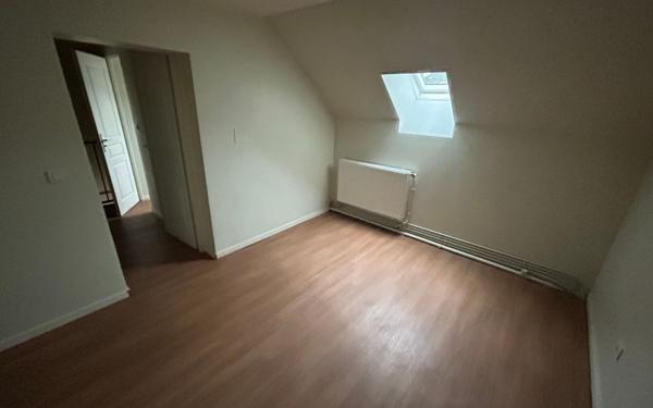 Immeuble à vendre    9 pièces • 197 m2 Étrépilly