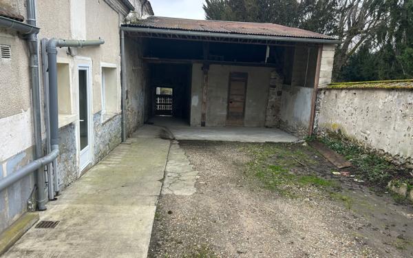 Immeuble à vendre    9 pièces • 197 m2 Étrépilly