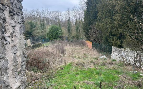 Immeuble à vendre    9 pièces • 197 m2 Étrépilly