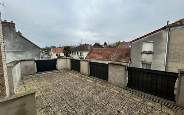 Immeuble à vendre    9 pièces • 197 m2 Étrépilly