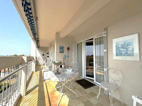 AGEN - Appartement lumineux avec vue de 59 m² avec 3 pièces principales, 2 balcons et ascenseur.