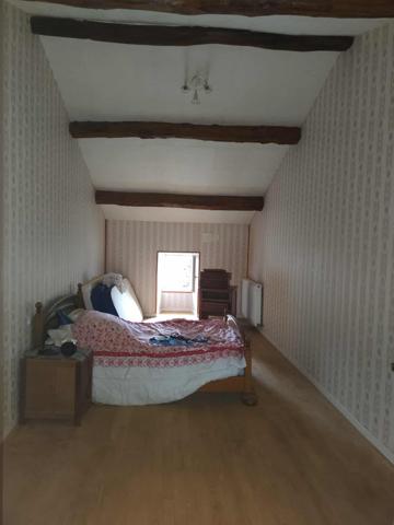 Melle (79500) Ancien corps de ferme de caractère