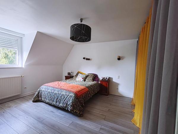 Maison 4chbs,grande pièce à vivre, jardin+champ