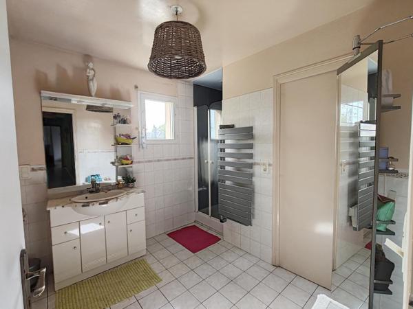 Maison 4chbs,grande pièce à vivre, jardin+champ