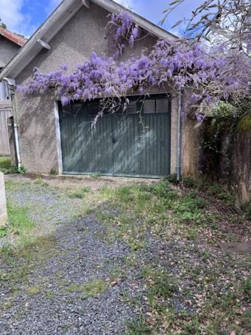 charmante maison en plein coeur de Lussac-les-Châteaux