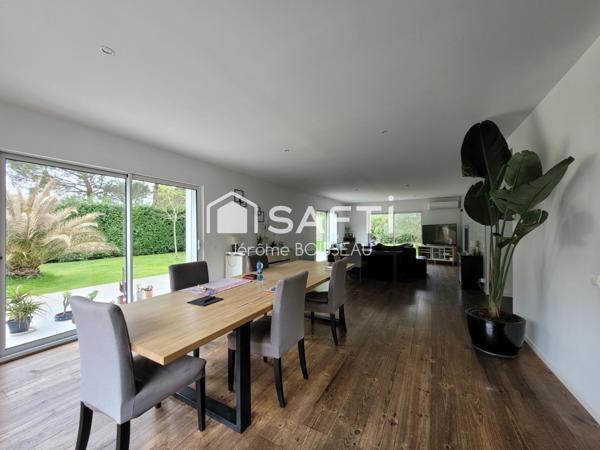 VILLA MODERNE DE 222M2 – AIR PARK DE BISCARROSSE- 336M2 DE HANGAR