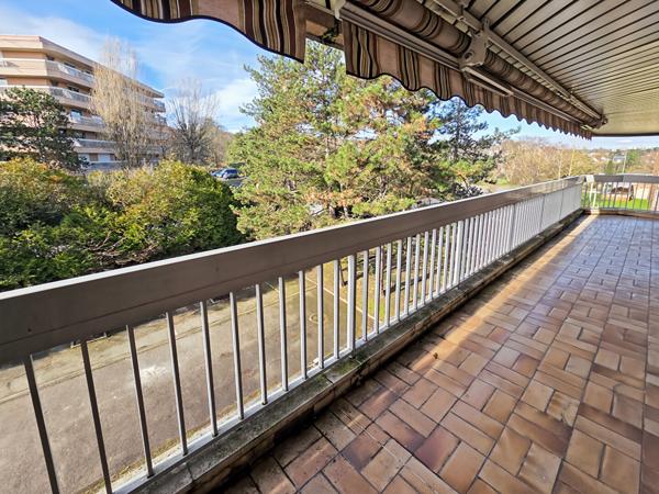 Appartement Verrieres Le Buisson 4 pièce(s)-