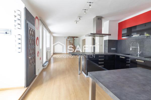 Un duplex avec de beaux volumes et un extérieur privatif, à proximité de la frontière allemande.