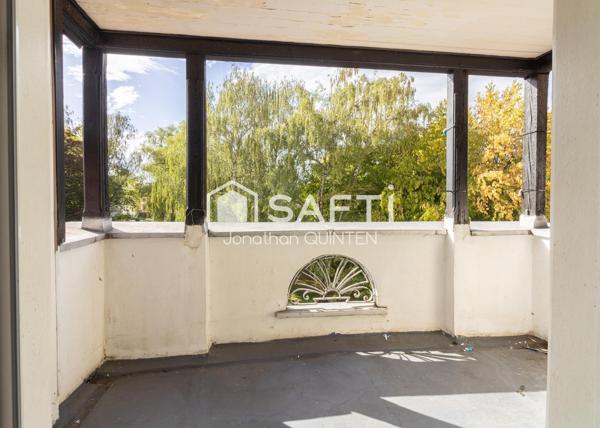 Un duplex avec de beaux volumes et un extérieur privatif, à proximité de la frontière allemande.