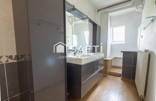 Un duplex avec de beaux volumes et un extérieur privatif, à proximité de la frontière allemande.