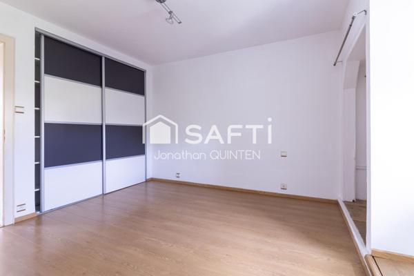 Un duplex avec de beaux volumes et un extérieur privatif, à proximité de la frontière allemande.