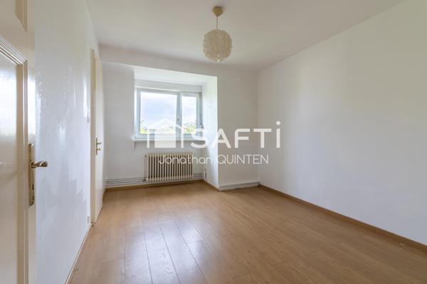Un duplex avec de beaux volumes et un extérieur privatif, à proximité de la frontière allemande.