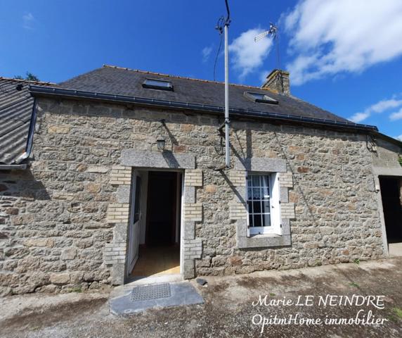 📍 EXCLUSIVITÉ – Charmante maison en pierre à vendre à Plounévez-Quintin, en campagne