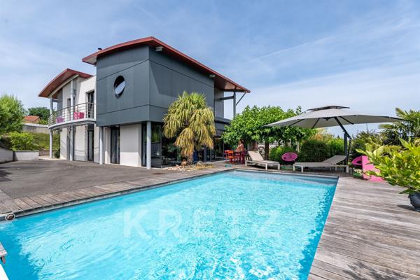 Villa d’architecte contemporaine 267m² • Vue panoramique • Piscine • Saint-Just-Saint-Rambert