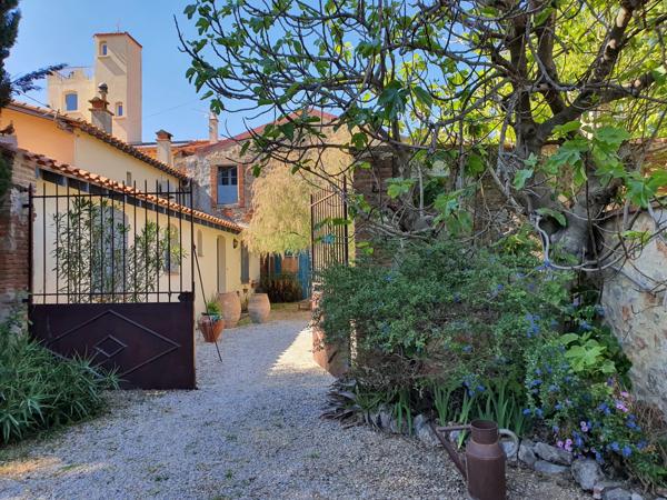 MAS AVEC GITES ET PISCINE, PROCHE PERPIGNAN
