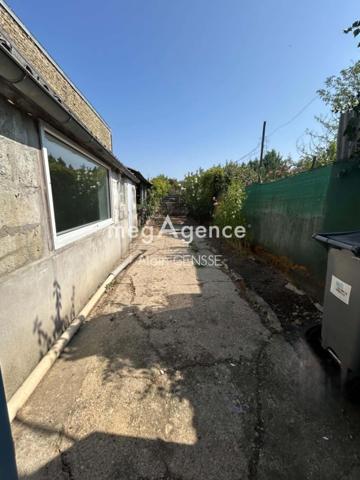 Maison à Surgères, 17700 - 4 pièces 96m²