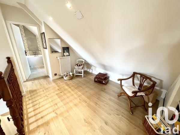 Maison traditionnelle 5 pièces de 114 m² à Saint-Jacques-de-la-Lande (35136)