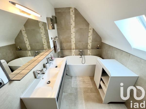 Maison traditionnelle 5 pièces de 114 m² à Saint-Jacques-de-la-Lande (35136)