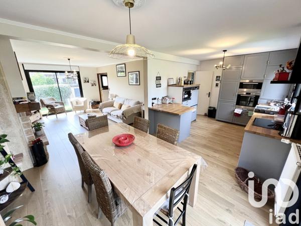 Maison traditionnelle 5 pièces de 114 m² à Saint-Jacques-de-la-Lande (35136)