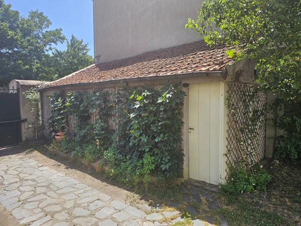 Maison de caractère avec jardin et stationnement 133 m2. Quartier Paul Bert à Tours
