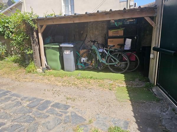 Maison de caractère avec jardin et stationnement 133 m2. Quartier Paul Bert à Tours