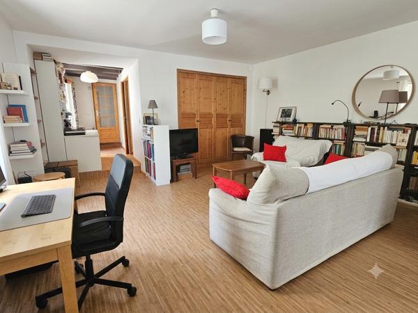 Maison de caractère avec jardin et stationnement 133 m2. Quartier Paul Bert à Tours