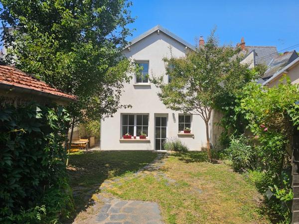 Maison de caractère avec jardin et stationnement 133 m2. Quartier Paul Bert à Tours