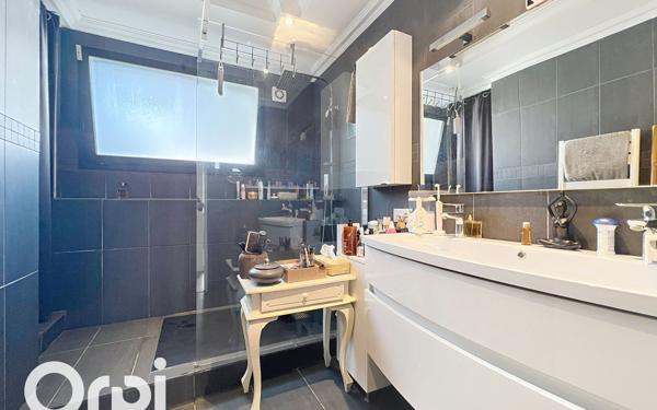 Appartement à vendre    4 pièces • 128 m2 Villeneuve-Loubet