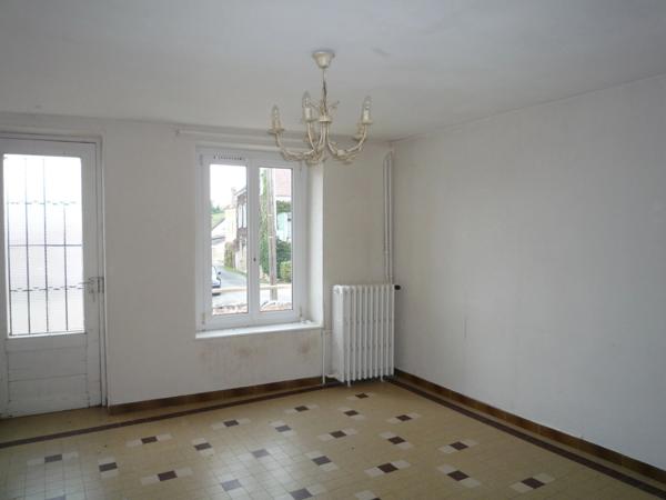 ESSOMES SUR MARNE (02) à vendre maison de 140 m2 à rénover avec cour fermée et grange de 44 m2