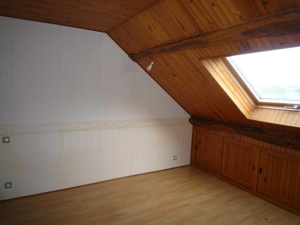 ESSOMES SUR MARNE (02) à vendre maison de 140 m2 à rénover avec cour fermée et grange de 44 m2