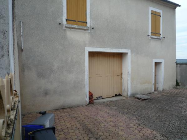 ESSOMES SUR MARNE (02) à vendre maison de 140 m2 à rénover avec cour fermée et grange de 44 m2