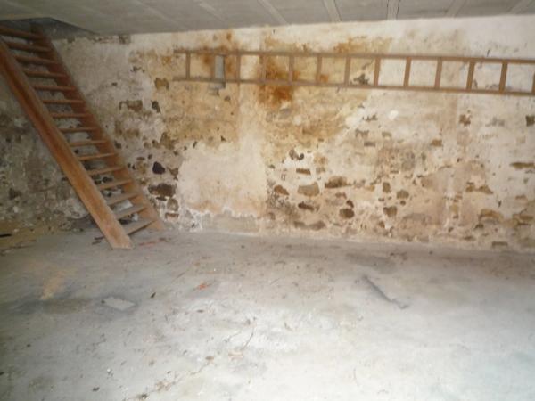 ESSOMES SUR MARNE (02) à vendre maison de 140 m2 à rénover avec cour fermée et grange de 44 m2