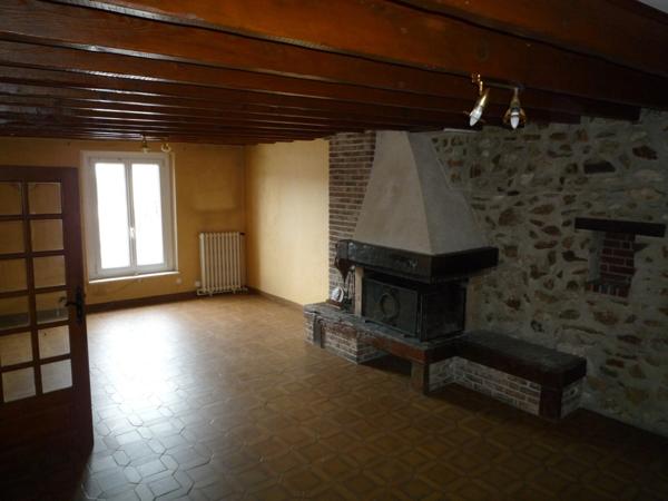 ESSOMES SUR MARNE (02) à vendre maison de 140 m2 à rénover avec cour fermée et grange de 44 m2