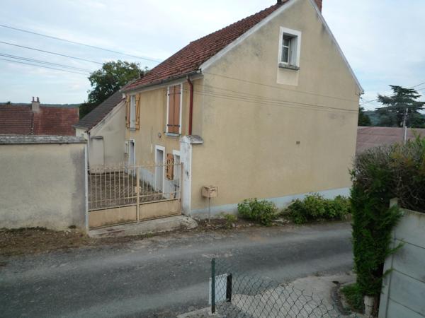 ESSOMES SUR MARNE (02) à vendre maison de 140 m2 à rénover avec cour fermée et grange de 44 m2
