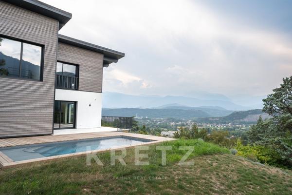 VILLA D’ARCHITECTE AVEC VUE PANORAMIQUE SUR LES ALPES