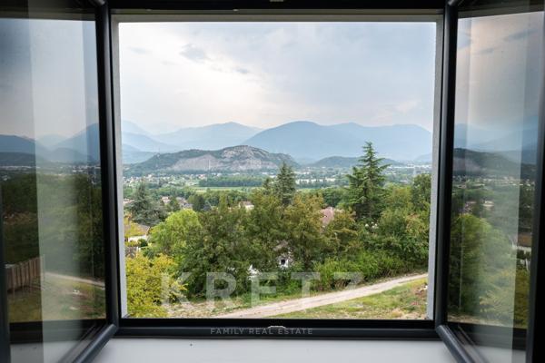 VILLA D’ARCHITECTE AVEC VUE PANORAMIQUE SUR LES ALPES