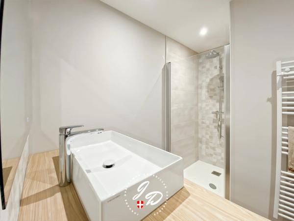 Appartement familial 5 pièces de 115 m² avec esprit maison au cœur d'Albens