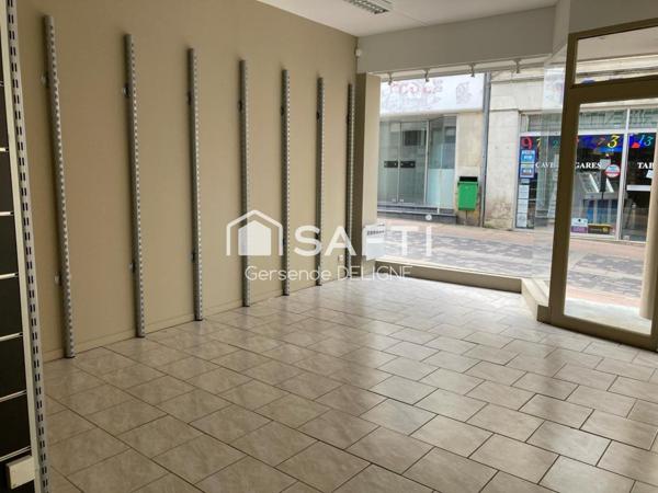 Immeuble centre-ville Loudun – Local loué + appartement à rénover