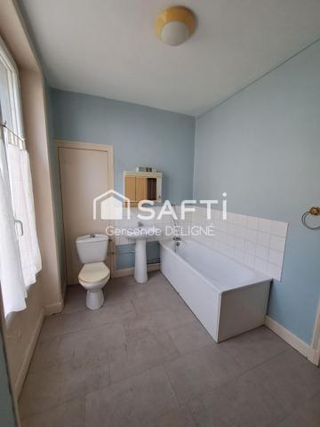 Immeuble centre-ville Loudun – Local loué + appartement à rénover